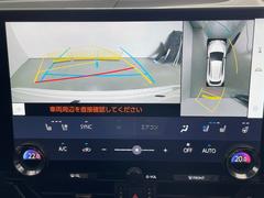 パノラミックビューモニター　車両を上から見たような映像をディスプレイオーディオ画面に表示。運転席からの目視だけでは見にくい、車両周辺の状況をリアルタイムでしっかり確認できます。 7