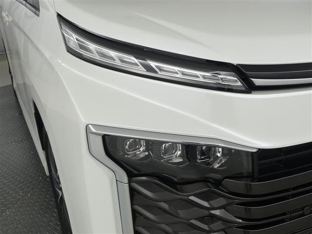 ヴォクシー Ｓ－Ｚ　フルセグ　メモリーナビ　ＤＶＤ再生　バックカメラ　衝突被害軽減システム　ＥＴＣ　両側電動スライド　ＬＥＤヘッドランプ　乗車定員７人　３列シート　ワンオーナー（30枚目）