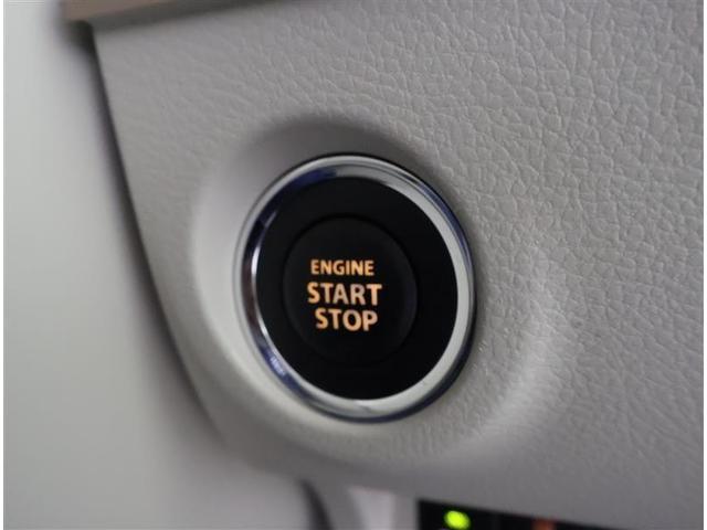 スマートキーを携帯していればキーを取り出さずにドアを施錠＆解錠。クルマの始動も可能です。