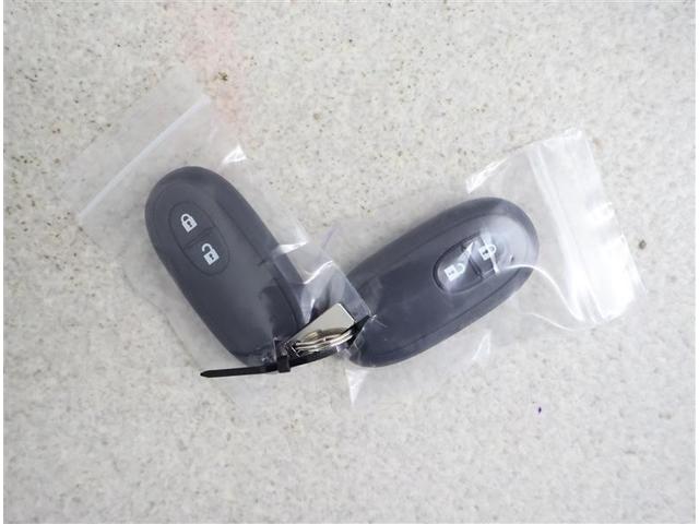 キーを取り出さずにドアを施錠＆解錠。クルマの始動も可能です。