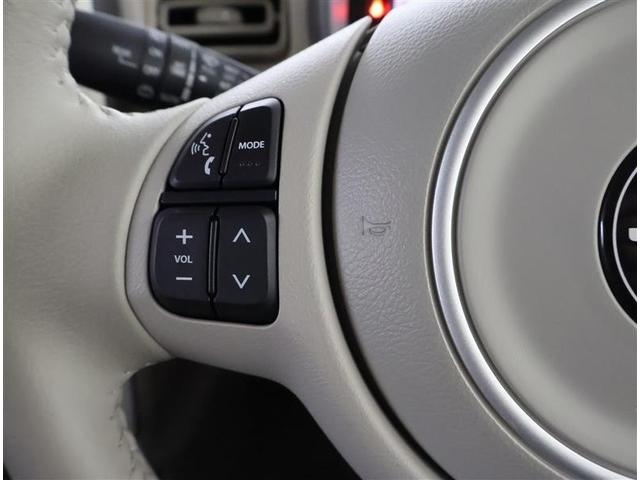 ステアリングスイッチ付き。前方から目を離すことなく操作することが可能です。