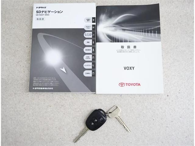 ヴォクシー Ｘ　フルセグ　メモリーナビ　ＤＶＤ再生　バックカメラ　ＥＴＣ　ドラレコ　電動スライドドア　ＬＥＤヘッドランプ　ウオークスルー　乗車定員８人　３列シート　ワンオーナー　アイドリングストップ（15枚目）