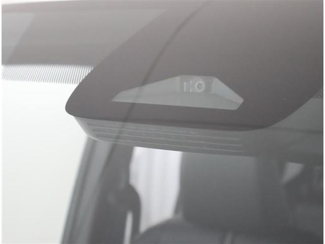 ノア Ｓ－Ｚ　フルセグ　メモリーナビ　ＤＶＤ再生　後席モニター　バックカメラ　衝突被害軽減システム　ＥＴＣ　両側電動スライド　ＬＥＤヘッドランプ　乗車定員７人　３列シート　ワンオーナー（9枚目）