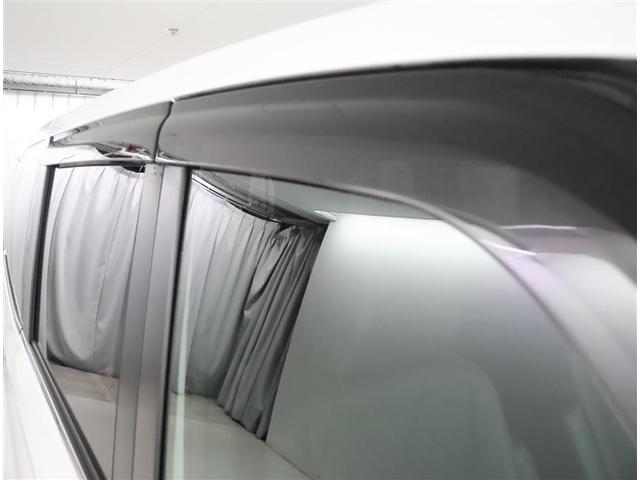 ヴォクシー ハイブリッドＳ－Ｚ　フルセグ　メモリーナビ　ＤＶＤ再生　バックカメラ　衝突被害軽減システム　ＥＴＣ　両側電動スライド　ＬＥＤヘッドランプ　乗車定員７人　３列シート　ワンオーナー（30枚目）