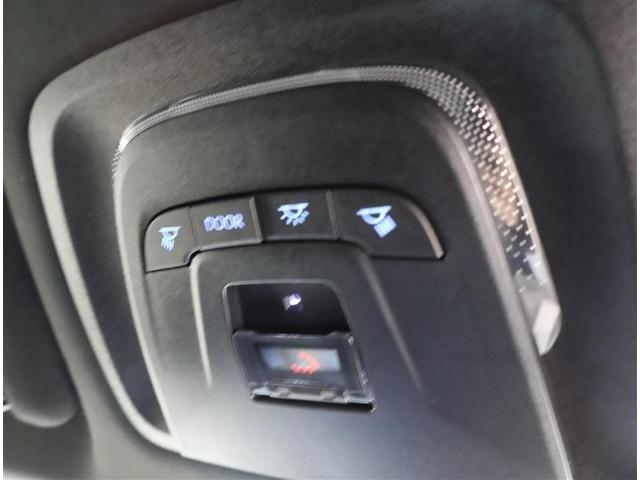 クラウンスポーツ Ｚ　革シート　４ＷＤ　フルセグ　メモリーナビ　バックカメラ　衝突被害軽減システム　ＥＴＣ　ドラレコ　ＬＥＤヘッドランプ　ワンオーナー　フルエアロ（32枚目）