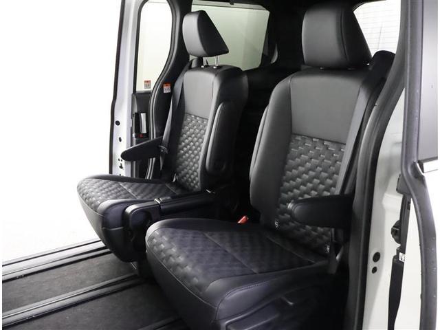 ヴォクシー ハイブリッドＳ－Ｚ　フルセグ　メモリーナビ　ＤＶＤ再生　後席モニター　バックカメラ　衝突被害軽減システム　ＥＴＣ　両側電動スライド　ＬＥＤヘッドランプ　乗車定員７人　３列シート（13枚目）