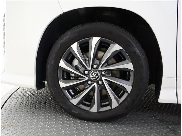 ヴォクシー ハイブリッドＳ－Ｚ　フルセグ　メモリーナビ　ＤＶＤ再生　後席モニター　バックカメラ　衝突被害軽減システム　ＥＴＣ　両側電動スライド　ＬＥＤヘッドランプ　乗車定員７人　３列シート（17枚目）