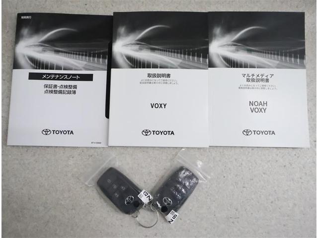 ヴォクシー ハイブリッドＳ－Ｚ　フルセグ　メモリーナビ　ＤＶＤ再生　後席モニター　バックカメラ　衝突被害軽減システム　ＥＴＣ　両側電動スライド　ＬＥＤヘッドランプ　乗車定員７人　３列シート（19枚目）