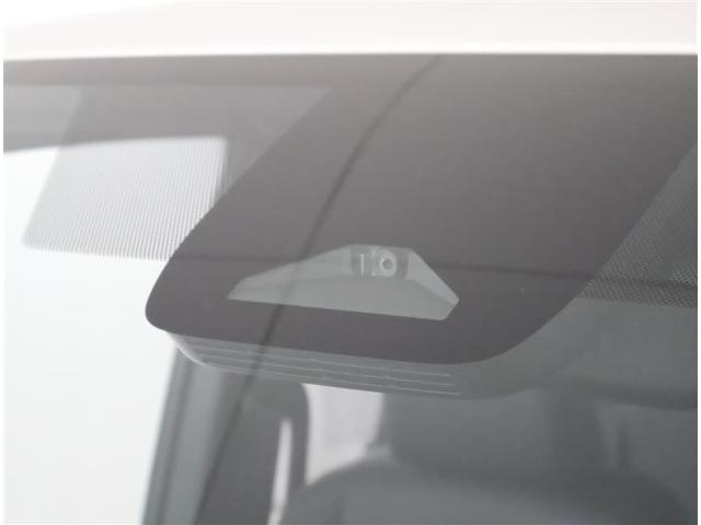 ヴォクシー ハイブリッドＳ－Ｚ　フルセグ　メモリーナビ　ＤＶＤ再生　バックカメラ　衝突被害軽減システム　ＥＴＣ　両側電動スライド　ＬＥＤヘッドランプ　乗車定員７人　３列シート　ワンオーナー（9枚目）