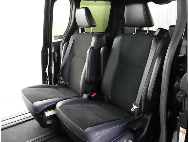 ノア ハイブリッドSi ダブルバイビーIII フルセグ メモリーナビ DVD再生 後席モニター バックカメラ 衝突被害軽減システム ETC 両側電動スライド LEDヘッドランプ 乗車定員7人 3列シート ワンオーナー フルエアロ(13枚目)