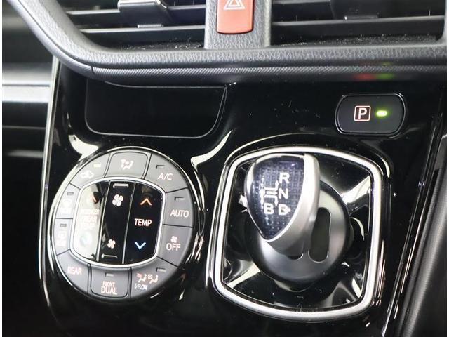 ���F���̗ǂ��C���p�l����B�X�C�b�`�Ȃǂ̑�������₷���z�u�ɂȂ��Ă���܂��B