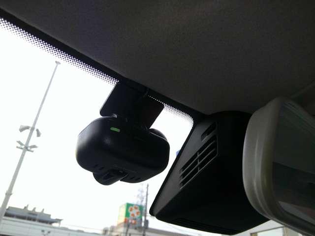 スイフトスポーツ スポーツ　１．４　セーフティパッケージ装着車　クルーズコントロール　シートヒーター　被害軽減ブレーキ　ＬＤＡ　セキュリティ　ワンセグ　ＳＲＳ　ＡＢＳ付　ナビＴＶ　Ｗエアバック　禁煙　ＬＥＤヘットランプ　自動追従　全席ＰＷ　フルオートエアコン　パワーステアリング　ＡＷ　サイドＳＲＳ（9枚目）