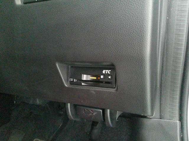 スイフトスポーツ スポーツ　１．４　セーフティパッケージ装着車　クルーズコントロール　シートヒーター　被害軽減ブレーキ　ＬＤＡ　セキュリティ　ワンセグ　ＳＲＳ　ＡＢＳ付　ナビＴＶ　Ｗエアバック　禁煙　ＬＥＤヘットランプ　自動追従　全席ＰＷ　フルオートエアコン　パワーステアリング　ＡＷ　サイドＳＲＳ（10枚目）