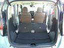 後席シートの両側収納で大きなラゲッジスペースができあがります。