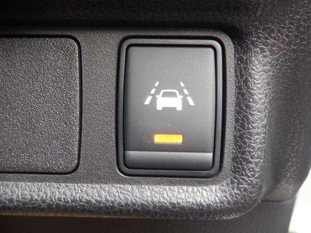 ノート 1.2 e-POWER X シーギア アラウンドモニター Bカメラ LEDライト インテリジェントキー サイドカメラ 車線逸脱警報 1オーナー アイドリングストップ オートエアコン 盗難防止システム Wエアバック ドラレコ アルミホイール(15枚目)