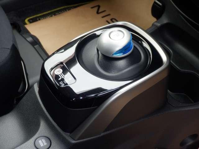 ノート 1.2 e-POWER X シーギア アラウンドモニター Bカメラ LEDライト インテリジェントキー サイドカメラ 車線逸脱警報 1オーナー アイドリングストップ オートエアコン 盗難防止システム Wエアバック ドラレコ アルミホイール(16枚目)