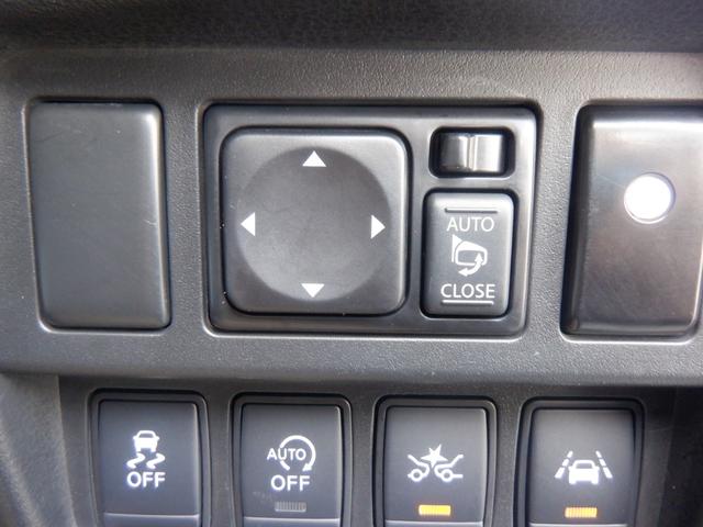 電動格納式ミラーなので、対向車などとのすれ違い時にも便利です