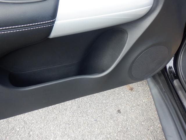 ドアポケットにもドリンクホルダーを装備しております。