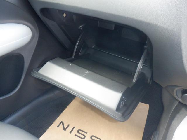 車検証などを収納できます。