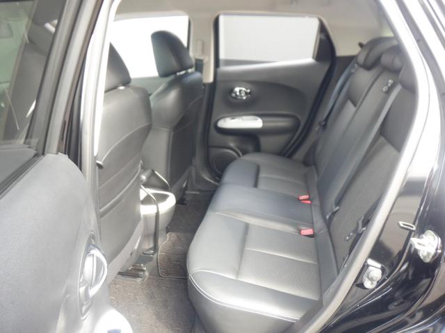 後席シートも程よくホールドしてくれる形のシートとなります。