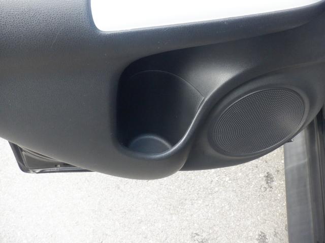 ドアポケットにもドリンクホルダーを装備しております。