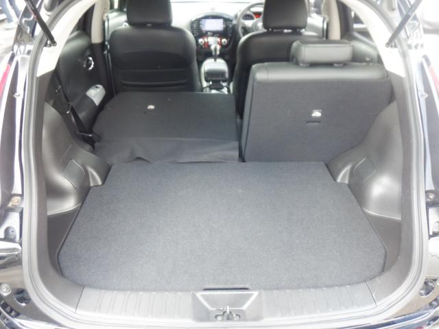 リヤシートは６：４に分割して倒せるので、乗員や荷物に合わせてアレンジできますね♪