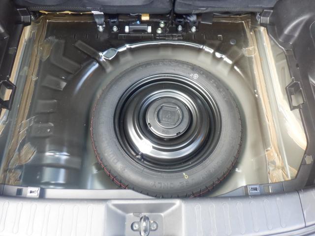 床下はスペアタイヤの収納部です