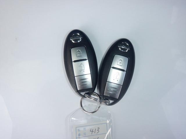インテリジェントキーはカバンから出さずに携帯しているだけでエンジン始動やドアロックなどができる慣れると便利なキーです