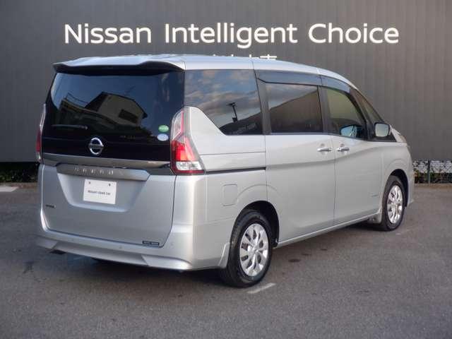 セレナ ２．０　Ｘ　ＶセレクションＩＩ　後席モニター　両側オートスライドドア（2枚目）