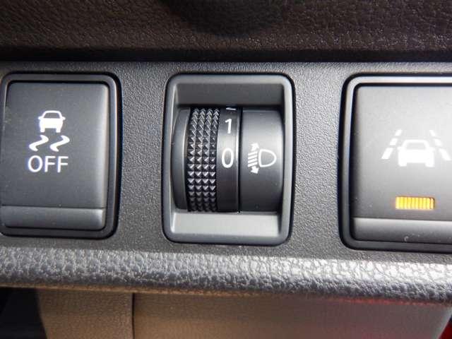 ノート １．２　Ｘ　Ｖセレクション　純正ナビ　バックカメラ　衝突被害軽減装置　バックビューモニター　レーンキープ　ワンオーナー　イモビライザー　ドラレコ付　オートエアコン　Ａストップ　Ｗエアバック　ＡＢＳ　メモリーナビ　ナビＴＶ　キーレス　エアバッグ　ワンセグ（17枚目）