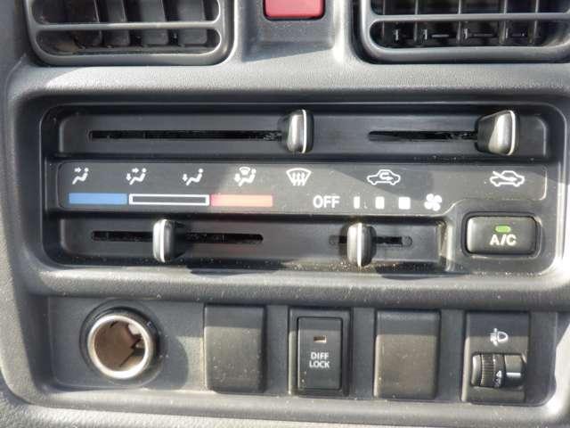 ＮＴ１００クリッパートラック ６６０　ＤＸ　農繁仕様　４ＷＤ　ラジオチューナー　四駆　パワステ　エアコン　エアバッグ（7枚目）