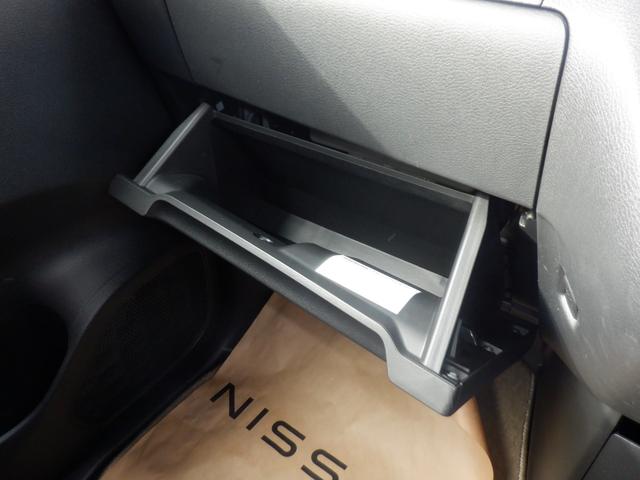 �Ԍ��؃u�b�N�⏬���Ȃǂ����[�ł���X�y�[�X������܂�