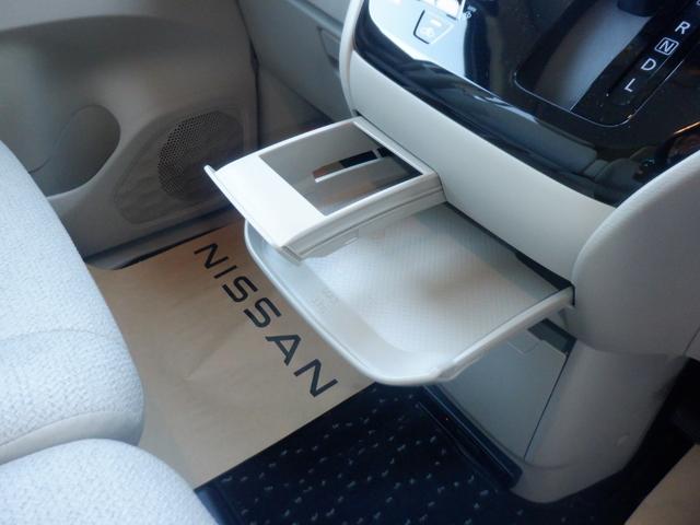 �Z���^�[�ɂ̓e�[�u�����J�b�v�t�H���_�[�����Ă܂��B�ܘ_�A�K�v�łȂ��Ƃ��́A���[�ł��܂�