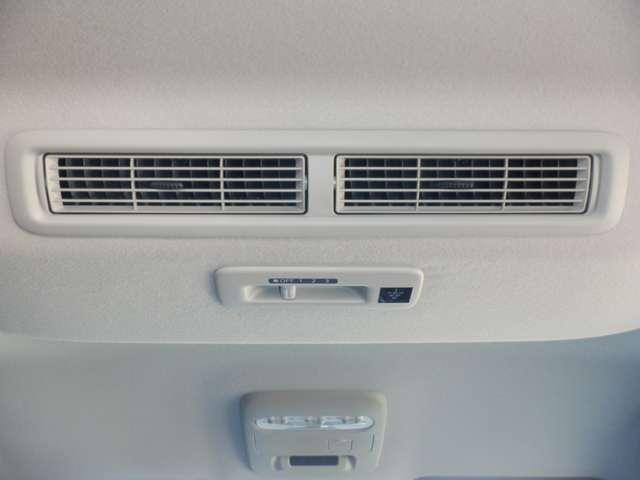 ���[�t�Ɏ��t�����t�@���ŁA������Ȃɂ������B��C�������I�ɏz�����邱�ƂŁA������Ԃ̉��x���ψ�ɕۂ��܂��B�G�A�R�����g��Ȃ��Ƃ��ł��A�������邱�Ƃɂ���āA��Ȃł��S�n�悭�߂������Ƃ��ł��܂��B