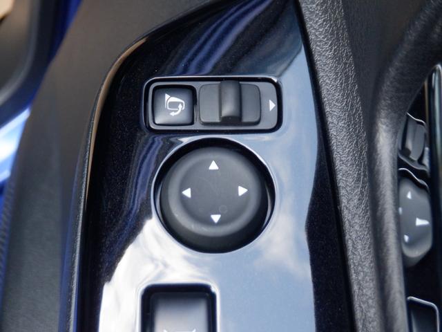 �d���i�[���~���[�Ȃ̂ŁA�Ό��ԂȂǂƂ̂���Ⴂ���ɂ��֗��ł��B