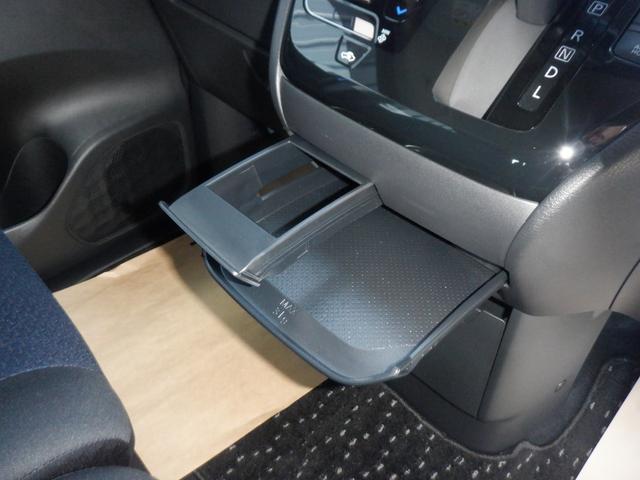 �Z���^�[�ɂ̓e�[�u�����J�b�v�t�H���_�[�����Ă܂��B�ܘ_�A�K�v�łȂ��Ƃ��́A���[�ł��܂�