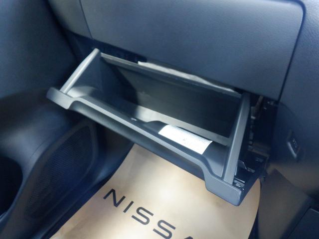 �Ԍ��؃u�b�N�⏬���Ȃǂ����[�ł���X�y�[�X������܂��B