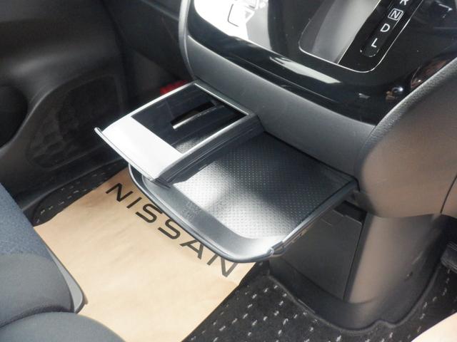 �Z���^�[�ɂ̓e�[�u�����J�b�v�t�H���_�[�����Ă܂��B�ܘ_�A�K�v�łȂ��Ƃ��́A���[�ł��܂�