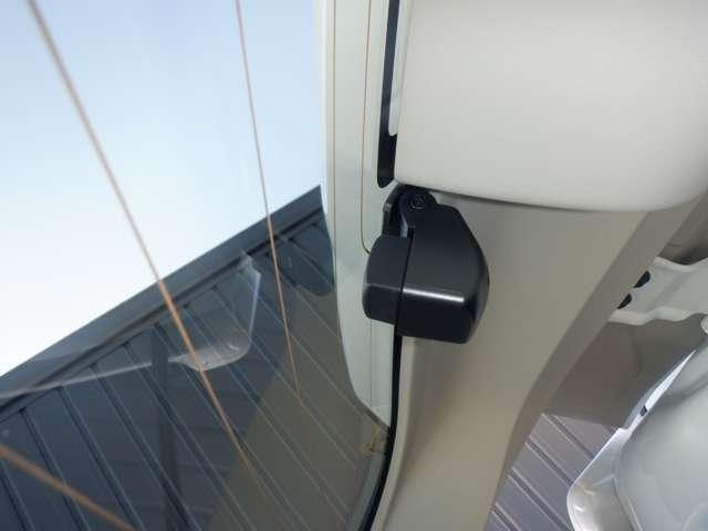 セレナ ２．０　ハイウェイスターＶ　純正ナビ　後席モニター　Ｗ電動スライド　レーダークルコン　レーンアシスト　ＬＥＤランプ　ワンオーナー車　盗難防止システム　ＥＴＣ装備　カーテンエアバッグ　アルミホイール　キーフリー　メモリ－ナビ　ナビＴＶ　エアコン　ドラレコ（10枚目）