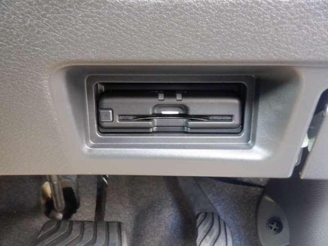 セレナ ２．０　ハイウェイスターＶ　純正ナビ　後席モニター　Ｗ電動スライド　レーダークルコン　レーンアシスト　ＬＥＤランプ　ワンオーナー車　盗難防止システム　ＥＴＣ装備　カーテンエアバッグ　アルミホイール　キーフリー　メモリ－ナビ　ナビＴＶ　エアコン　ドラレコ（12枚目）