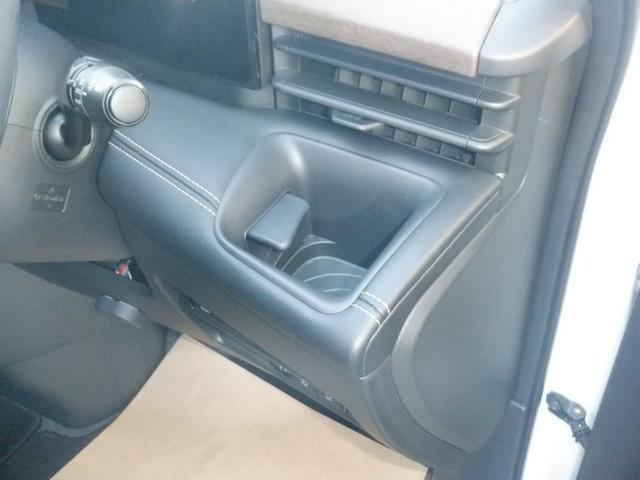 セレナ ２．０　ハイウェイスターＶ　純正ナビ　後席モニター　Ｗ電動スライド　レーダークルコン　レーンアシスト　ＬＥＤランプ　ワンオーナー車　盗難防止システム　ＥＴＣ装備　カーテンエアバッグ　アルミホイール　キーフリー　メモリ－ナビ　ナビＴＶ　エアコン　ドラレコ（32枚目）