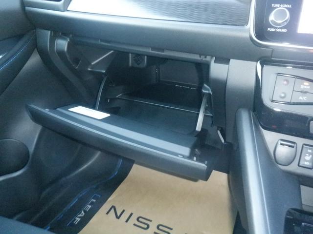 �Ԍ��؃u�b�N�⏬���Ȃǂ����[�ł���X�y�[�X������܂��B