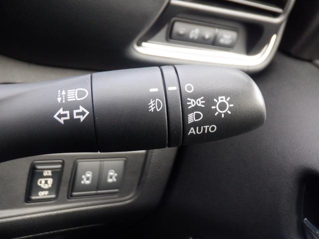 �I�[�g���C�g�V�X�e���B�ԊO�̖��邳�ɉ����ăw�b�h���C�g�������œ_���E�������Ă����̂ŁA�����Y��邱�Ƃ��Ȃ��Ƃ��Ă��֗��ł�