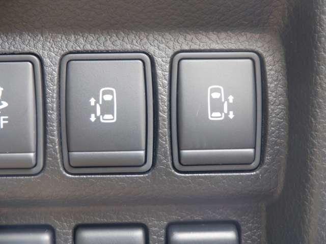 ���E�����I�[�g�X���C�h�h�A�ł��B�^�]�Ȃ���ł��X�C�b�`�ЂƂŊJ�ł���̂ŁA�֗��ł���