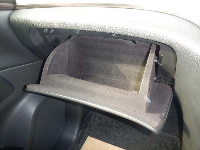 �Ԍ��؃u�b�N�⏬���Ȃǂ����[�ł���X�y�[�X������܂��B