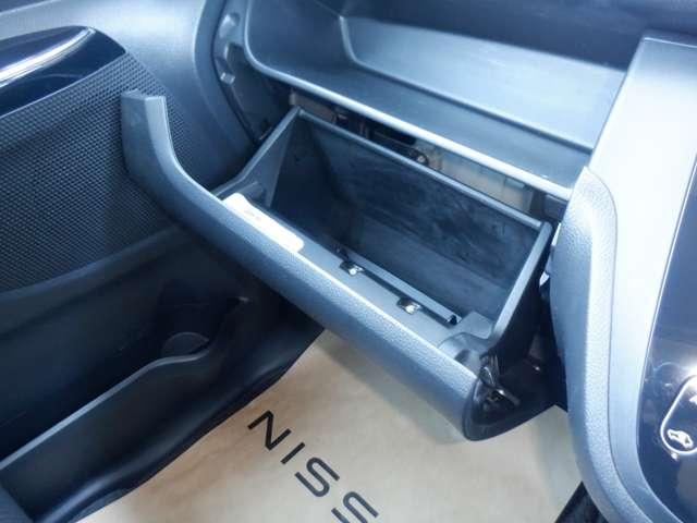 �Ԍ��؃u�b�N�⏬���Ȃǂ����[�ł���X�y�[�X������܂��B