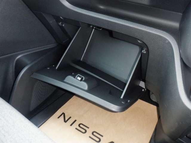 セレナ ２．０　ハイウェイスターＶ　メーカーナビ　　プロパイロット　Ｗ電動スライド　レーダークルコン　レーンアシスト　ＬＥＤランプ　ワンオーナー車　盗難防止システム　ＥＴＣ装備　カーテンエアバッグ　アルミホイール　キーフリー　メモリ－ナビ　ナビＴＶ　エアコン　ドラレコ（30枚目）