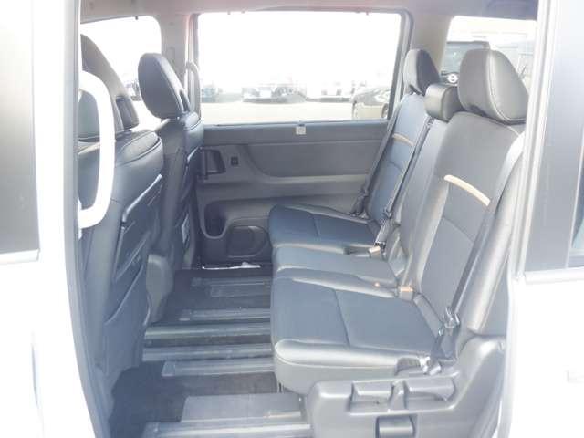 セレナ ２．０　ハイウェイスターＶ　メーカーナビ　　プロパイロット　Ｗ電動スライド　レーダークルコン　レーンアシスト　ＬＥＤランプ　ワンオーナー車　盗難防止システム　ＥＴＣ装備　カーテンエアバッグ　アルミホイール　キーフリー　メモリ－ナビ　ナビＴＶ　エアコン　ドラレコ（31枚目）