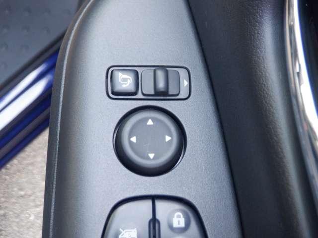 �d���i�[���~���[�Ȃ̂ŁA�Ό��ԂȂǂƂ̂���Ⴂ���ɂ��֗��ł��B