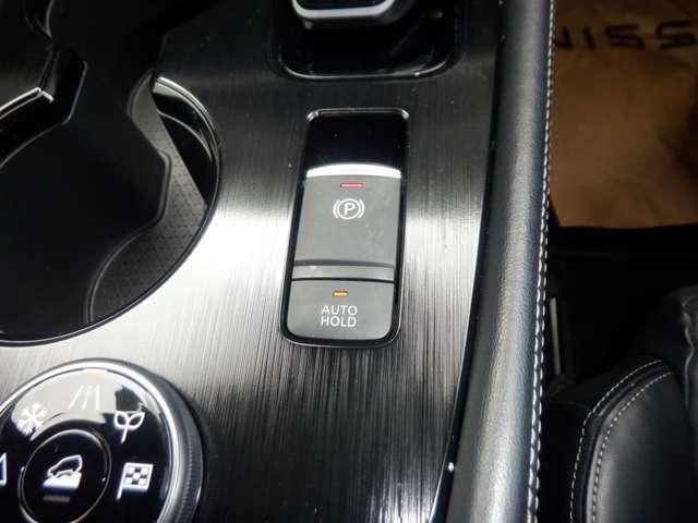 �M���҂��̊ԂȂǂ̒�~���Ƀu���[�L�y�_�����瑫�𗣂��Ă��A���̂܂ܒ�~�������Ă����̂��A�u�I�[�g�u���[�L�z�[���h�@�\�v